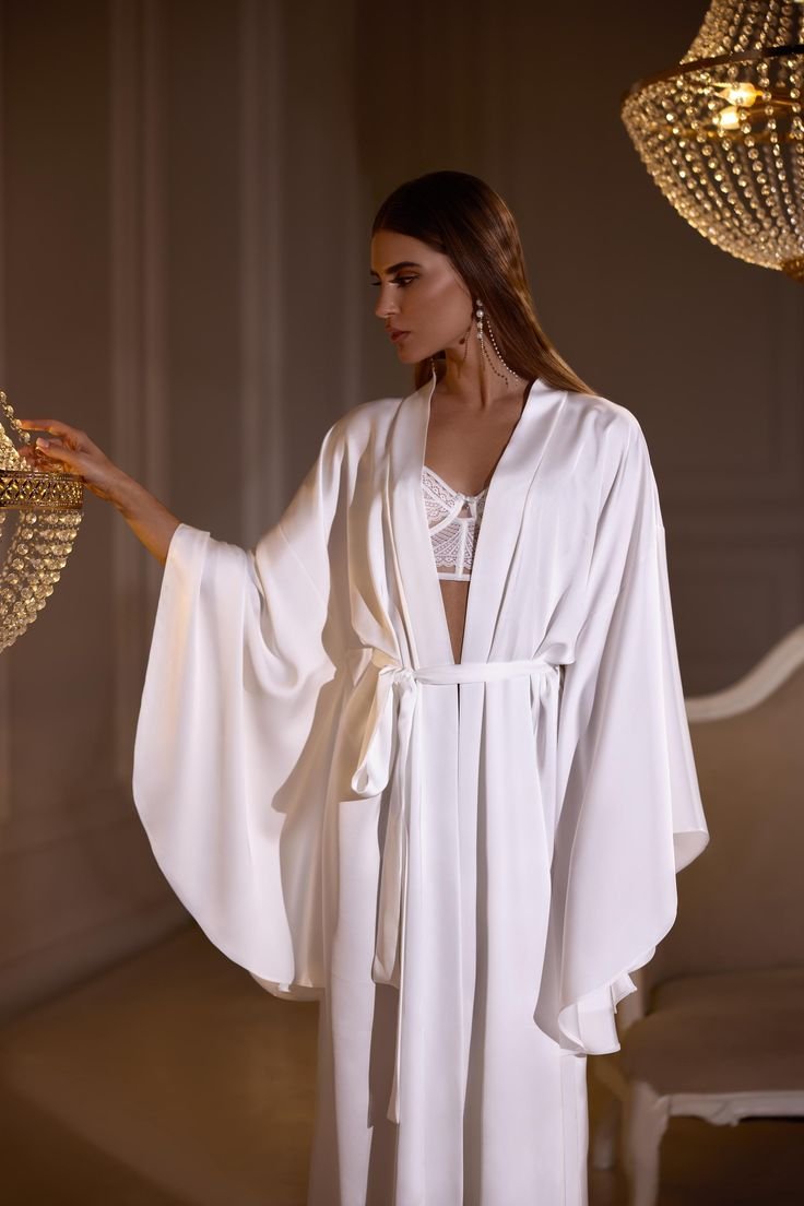 Honeymoon Dresses & Outfits: 5 Hot Picks for Your Honeymoon